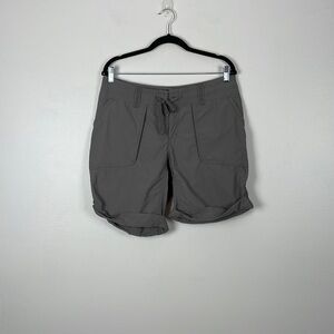 The North Face women's gray 4 pocket drawstring waist roll hem shorts Size 12